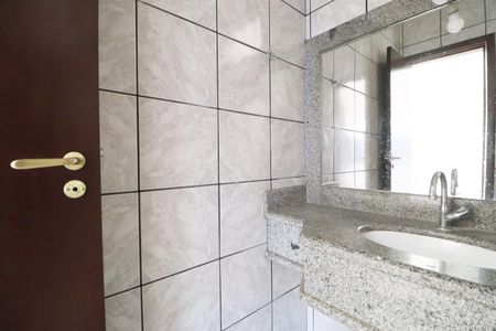 Casa para alugar com 240m², 4 quartos e 2 vagasLavabo