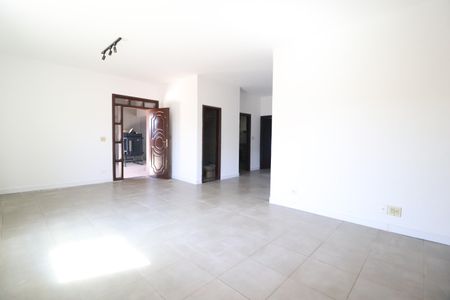 Casa para alugar com 240m², 4 quartos e 2 vagasSala