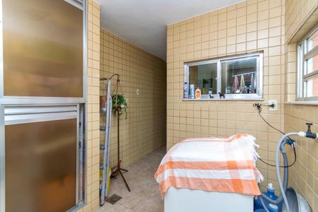 Casa à venda com 290m², 5 quartos e 2 vagas1º andar - Área de serviço