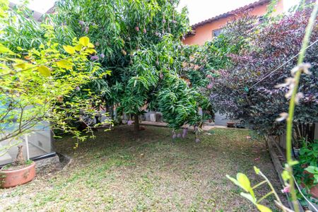 Casa à venda com 290m², 5 quartos e 2 vagasQuintal dos fundos