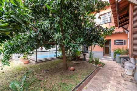 Casa à venda com 290m², 5 quartos e 2 vagasQuintal dos fundos
