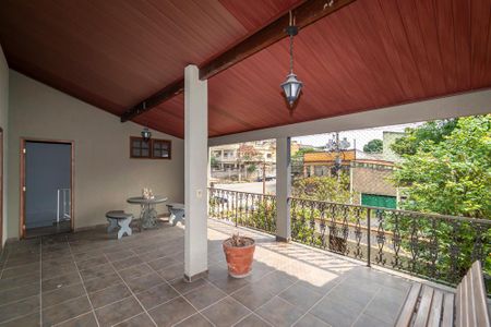 Casa à venda com 290m², 5 quartos e 2 vagas2º andar - Varanda