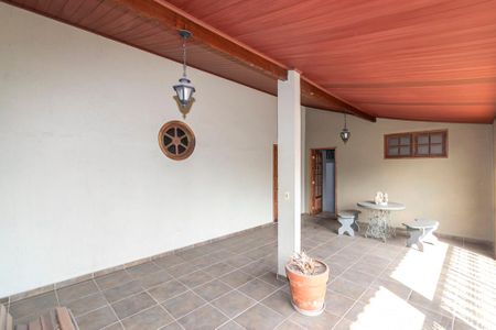 Casa à venda com 290m², 5 quartos e 2 vagas2º andar - Varanda