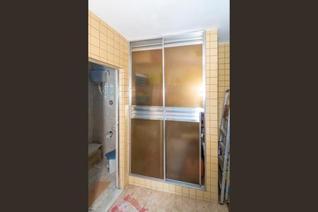 Casa à venda com 290m², 5 quartos e 2 vagas1º andar - Área de serviço