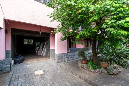 Casa à venda com 290m², 5 quartos e 2 vagasVaranda da frente e garagem