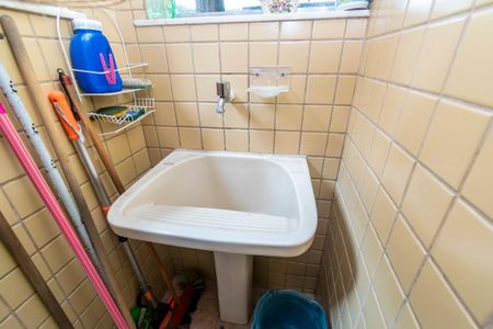 Casa à venda com 290m², 5 quartos e 2 vagas1º andar - Área de serviço