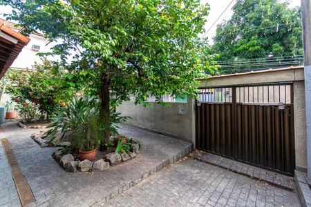 Casa à venda com 290m², 5 quartos e 2 vagasVaranda da frente