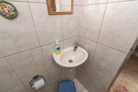 Casa à venda com 290m², 5 quartos e 2 vagas1º andar - Banheiro de serviço