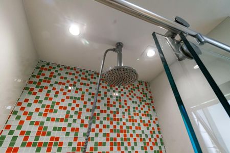 Apartamento à venda com 220m², 5 quartos e 4 vagasBanheiro da Suíte 2 - chuveiro