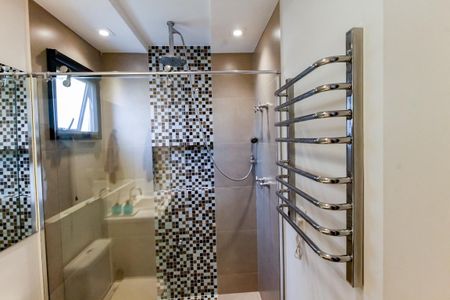 Apartamento à venda com 220m², 5 quartos e 4 vagasBanheiro da Suíte 1