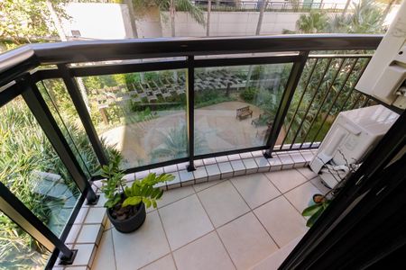 Apartamento à venda com 220m², 5 quartos e 4 vagasVaranda - Suíte 2