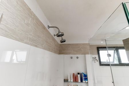 Apartamento à venda com 220m², 5 quartos e 4 vagasBanheiro da Suíte 4 - chuveiro