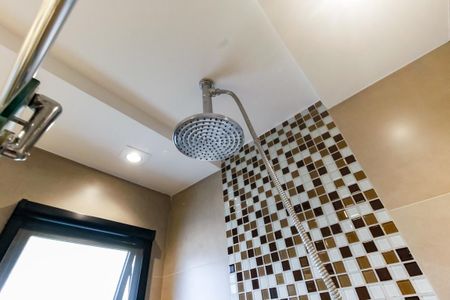 Apartamento à venda com 220m², 5 quartos e 4 vagasBanheiro da Suíte 1 - chuveiro