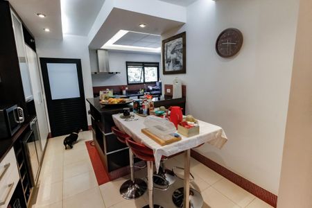 Apartamento à venda com 220m², 5 quartos e 4 vagasCozinha - Armários