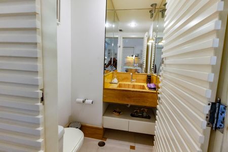 Apartamento à venda com 220m², 5 quartos e 4 vagasLavabo