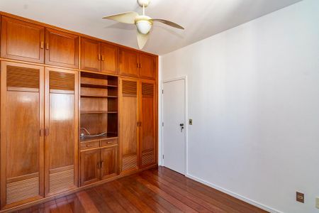 Apartamento à venda com 145m², 4 quartos e 3 vagasQuarto 2