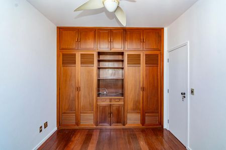 Apartamento à venda com 145m², 4 quartos e 3 vagasQuarto 2