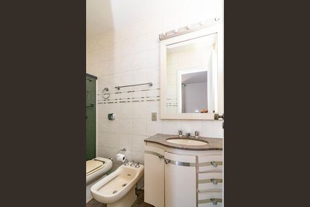 Apartamento à venda com 145m², 4 quartos e 3 vagasBanheiro da Suíte