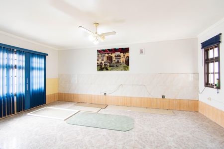 Casa à venda com 160m², 3 quartos e 8 vagas