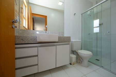 Apartamento à venda com 130m², 2 quartos e 3 vagasBANHEIRO2