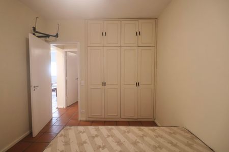 Quarto de apartamento para alugar com 2 quartos, 77m² em Tortuga, Guarujá