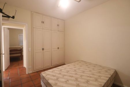 Quarto de apartamento para alugar com 2 quartos, 77m² em Tortuga, Guarujá