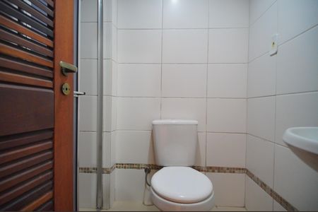 Banheiro de kitnet/studio para alugar com 1 quarto, 30m² em Pátria Nova, Novo Hamburgo