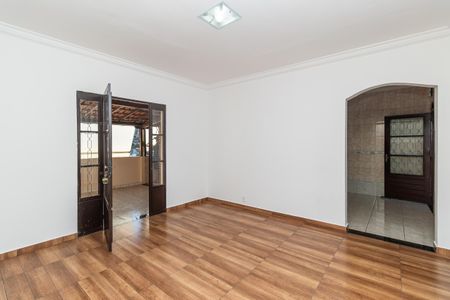 Sala de casa à venda com 3 quartos, 180m² em Frei Eustaquio, Belo Horizonte