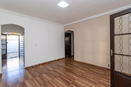 Sala de casa à venda com 3 quartos, 180m² em Frei Eustaquio, Belo Horizonte