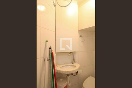 Apartamento à venda com 107m², 3 quartos e 2 vagasBanheiro de serviço 