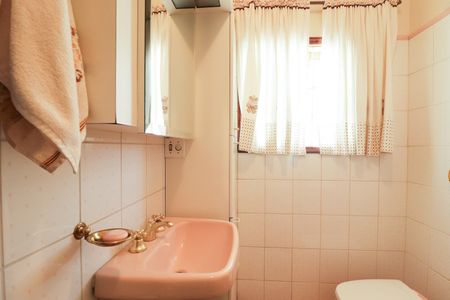 Casa à venda com 92m², 2 quartos e 1 vaga Casa à venda com 92m², 2 quartos e 1 vagaBanheiro