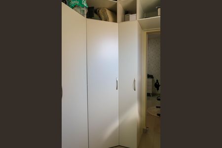 Casa de condomínio à venda com 204m², 3 quartos e 1 vagaCloset do Quarto Suíte - 2º Pavimento