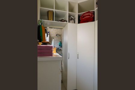 Casa de condomínio à venda com 204m², 3 quartos e 1 vagaCloset do Quarto Suíte - 2º Pavimento