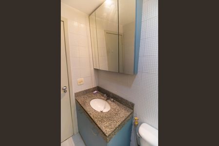 Apartamento à venda com 70m², 2 quartos e 1 vaga Apartamento à venda com 70m², 2 quartos e 1 vagaBanheiro Social