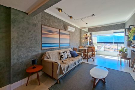 Sala de apartamento para alugar com 2 quartos, 75m² em Maracanã, Praia Grande