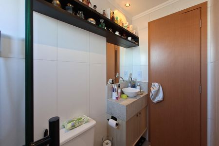 Banheiro da Suíte de apartamento para alugar com 2 quartos, 75m² em Maracanã, Praia Grande