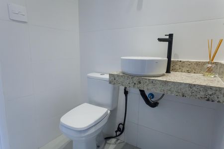 Apartamento à venda com 70m², 2 quartos e 1 vaga Apartamento à venda com 70m², 2 quartos e 1 vagaBanheiro Social