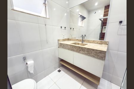 Casa à venda com 75m², 2 quartos e sem vaga Casa à venda com 75m², 2 quartos e sem vagaBanheiro