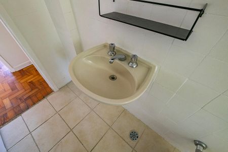 Apartamento à venda com 83m², 3 quartos e 1 vaga Apartamento à venda com 83m², 3 quartos e 1 vagaBanheiro Social