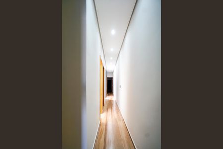 Casa à venda com 127m², 4 quartos e 3 vagasCorredor dos quartos