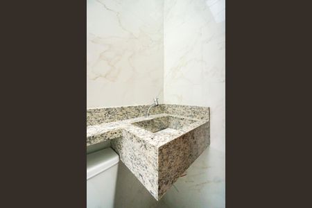 Casa à venda com 127m², 4 quartos e 3 vagasBanheiro social