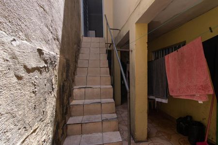 Casa para alugar com 80m², 3 quartos e sem vagaEscada