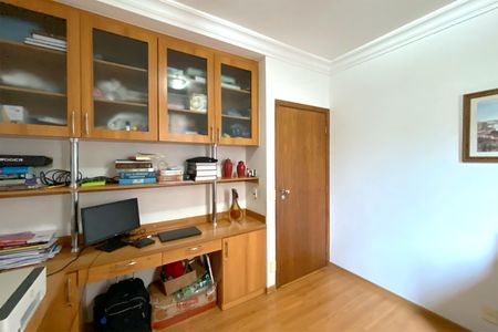 Apartamento à venda com 200m², 6 quartos e 4 vagasEscritório