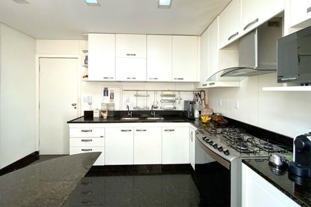 Apartamento à venda com 200m², 6 quartos e 4 vagasCozinha