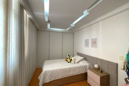 Apartamento à venda com 200m², 6 quartos e 4 vagasQuarto 2