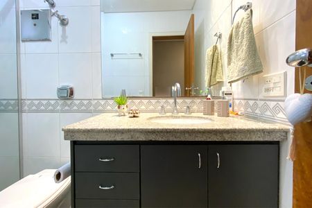 Apartamento à venda com 200m², 6 quartos e 4 vagasBanheiro Social