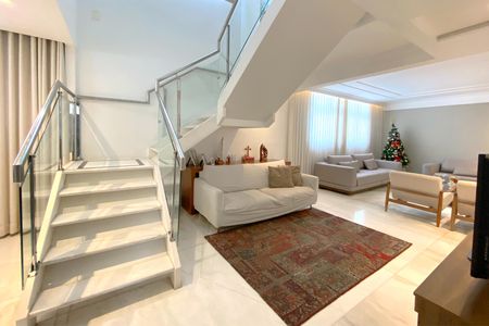 Apartamento à venda com 200m², 6 quartos e 4 vagasEscadas