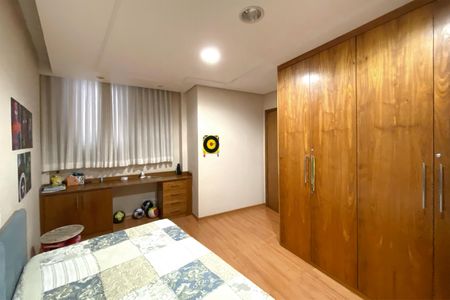 Apartamento à venda com 200m², 6 quartos e 4 vagasQuarto 3