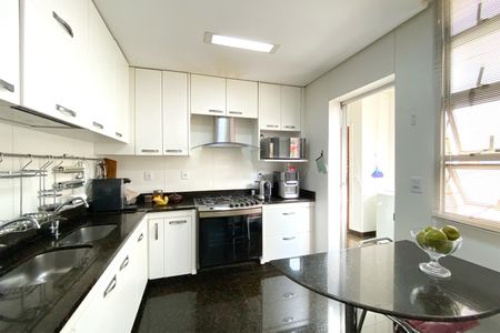 Apartamento à venda com 200m², 6 quartos e 4 vagasCozinha