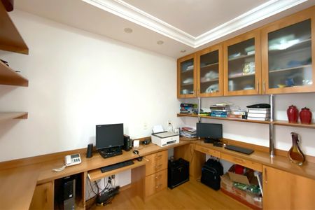 Apartamento à venda com 200m², 6 quartos e 4 vagasEscritório